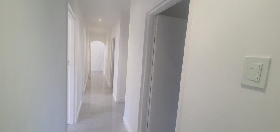 To Let 5 Bedroom Property for Rent in Constantia Western Cape
